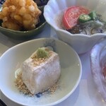 ゆうがた - 「とうもろこしの唐揚げ」「焼き胡麻豆腐」「順才ともずくの酢の物」