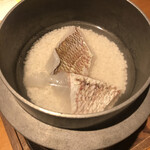 リゾートヒルズ豊浜 蒼空の風 - 鯛めし。至ってシンプルな食材から絶品鯛めしが炊き上がる。