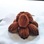 レストラン クレッセント - 焼き立てマドレーヌ