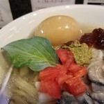 塩そば専門店 桑ばら - 低温調理牡蠣とオイスターリーフの冷やし潮そば