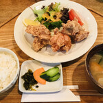 キッチンよい一日 - 若鶏のから揚げ定食＝９２４円 税込