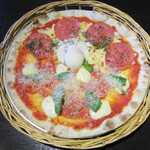イタリアンレストラン ピッツェリア - マルゲリータとビスマルクのハーフハーフ