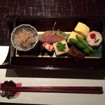 大三 - 前菜の盛り合わせ　こんな風に出されたらワクワクですね