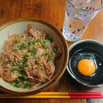 Okinawa Izakaya Ashibina - ネギラフテー丼に生卵　￥600+税