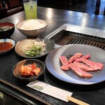 大東縁 - 焼肉定食（900円税込）。カルビで！