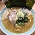 Yokohama Ie Keira Menyuu Kiya - ラーメン