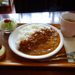 琥珀 - キーマカレー大盛り〜お食事にはスープ&サラダが付きます（¥650+¥100税込み）