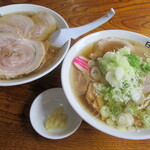 青竹手打ラーメン 日向屋 - 嫁さんは｢ねぎ抜き｣､オイラは｢ねぎ多め｣