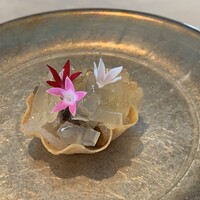 6 - メイチダイのトリュフ〆　貝柱のジュレ