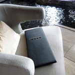 マンダリンバー - こんなイスに座ってました。メニューは下げてもらわずにイスの上に。