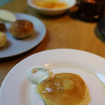 青森りんごキッチン - リンゴのパンケーキ