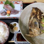 まる清 - 鯛あらだき定食