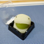 和洋菓子 EDO USAGI - シャインマスカット大福・白餡（350円）