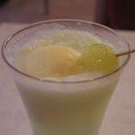 資生堂パーラー - 静岡県 袋井地区産“クラウンメロン”のアイスクリームソーダ