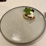 カーサ カルマ - ドルチェ
      えっ？さびひくね？
      
      全粒粉のトルタ
      チェリーポート酒コンポート
      自家製ヨーグルトムース
      アマゾンカカオがけ