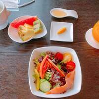 R restaurant & bar - 