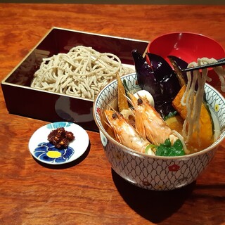 素揚げ野菜入り「えび汁」そばもございます。