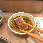 鮨処 多田 - カツオのたたき ステーキ風を玉ねぎおろしポン酢にたっぷり絡めて...