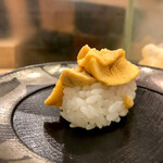 鮨処 多田 - アカウニ(握り)