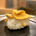 鮨処 多田 - アカウニ(握り)