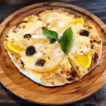 TOWER-Z - 料理写真:オレンジのフルーツピザ
最高に美味しい！