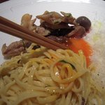 京都 ネーゼ - 2009/3月：山田農園の濃厚な卵を割り混ぜていただきます．．．激ンマ♪