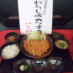 串蔵 - ディスプレイ(わらじ豚カツ定食)