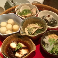 新どおぞの - おばけ酢味噌和え、小芋の煮物、タコの煮物、小松菜の煮びたし、あさり、茄子の煮物