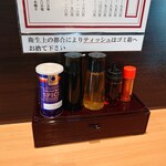 ラーメンだるまや  - 箸箱には割り箸が入ってます。