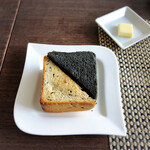 湯の街ビストロ 江沼スタシオン - 竹炭とセサミのパン