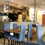 湯の街ビストロ 江沼スタシオン - おしゃれな店内