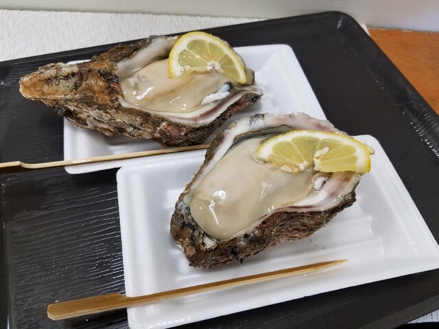 山形庄内夏の風物詩 天然岩牡蠣が旨 い 産直組合 浜の母ちゃんの店 By Machato08nari 産直組合浜のかあちゃんの店 酒田 魚介料理 海鮮料理 食べログ
