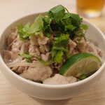 トンテキ食堂8 - タイ風冷しゃぶ(500円)