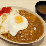 トンテキ食堂8 - カレーライス(800円)+目玉焼き(100円)
