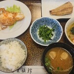 若葉旅館 - 朝食 全景