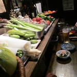 色とりどりの野菜が並んだカウンター　素敵☆