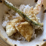 まん作 - ミニ天丼♬︎ 350円
      美味しいお米に甘さ控えめの
      上品なタレで､とても美味♡