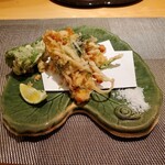 旬菜真柏 - 小柱と三つ葉のかき揚げ