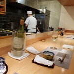 旬菜真柏 - カウンターテーブルは広いです