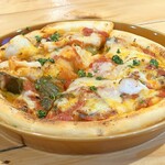 Hathor - ナポリ風スモークチキンのサラダピザ