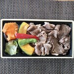 純但馬牛 美方 powered by GORIO - 特上純但馬牛焼肉弁当1,944円