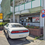 スパゲティハウス　ポッケ - 店舗 外観 ちゃんと黄線に平行でしょ？　ケツはハミ出ちゃう。