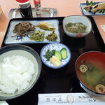 Doraibu In Kariyata - 山菜盛り定食