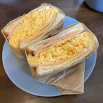 サンダウナー トーキョー オムレツ - オムレツサンド　ハムチーズ　¥1230