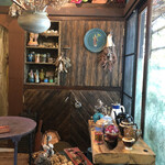 砂の岬 - この店の中だけ違う時間が流れているような内観