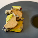 レストラン オオツ - 蒸してから揚げた地物（茨城県産）アワビ フィレンツェ茄子 コリンキー 肝ソース