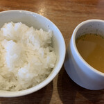 タカサキハンバーグ - セットのご飯とスープ