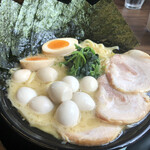 Yokohama Iekei Ramen Ichi Yonya - maxらーめんにうずら増増