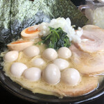 Yokohama Iekei Ramen Ichi Yonya - maxらーめんにうずら増増