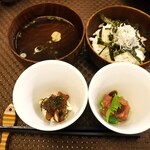 シーサイド　うわかい - ちりめんご飯、鯛のお吸い物、嬉しい小鉢×2